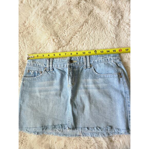 Aeropostale Denim Low Rise Frayed Mini Skirt size 3/4 - Picture 4 of 8
